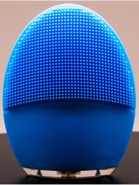 Silicone Facial Cleansing Brush with USB Charging and Adjustable Intensity